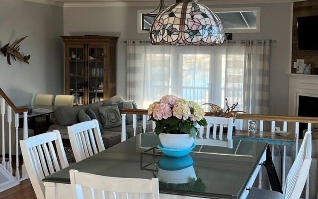 Tortuga 5 Bedroom Home by RedAwning