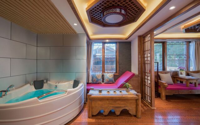 The Autumn Moon Home Lijiang Qianqiu Mansion Inn