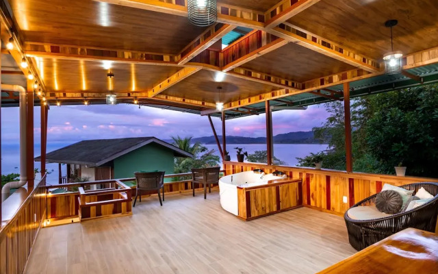 Cotingas Ocean View