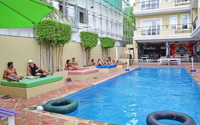 Mad Monkey Hostel Kampot