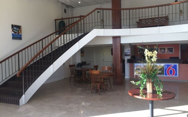 City Studios Inn And Suites