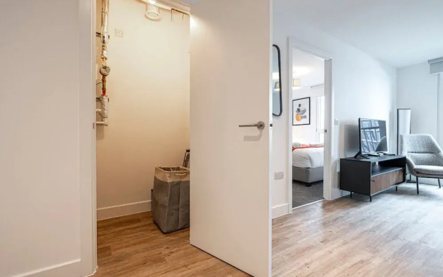 Waterside Flat in Central Leeds