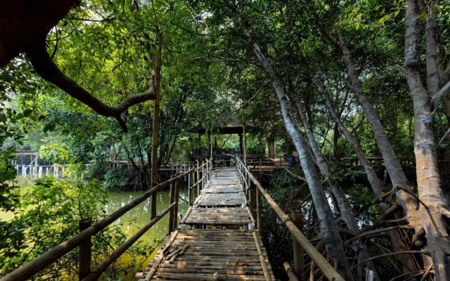 RedDoorz Resort @ Taman Wisata Mangrove
