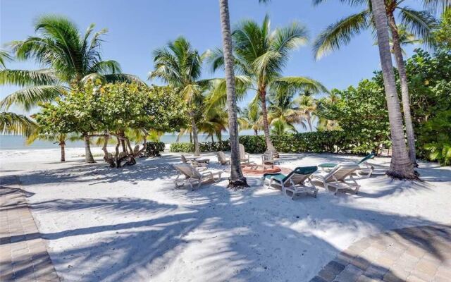 Tropical Paradise - Three Bedroom Home