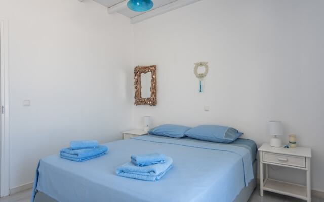 Family Seafront Villa, 1´ From the Beach