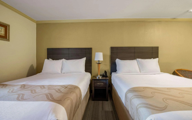 Hibiscus Inn & Suites