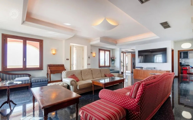 Villa Paradise-sleeps 20-pool-sea Views-pets