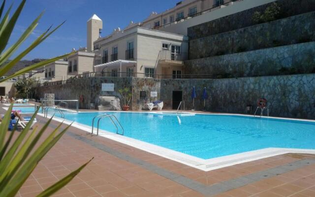 Apartment With Jacuzzi and pool access