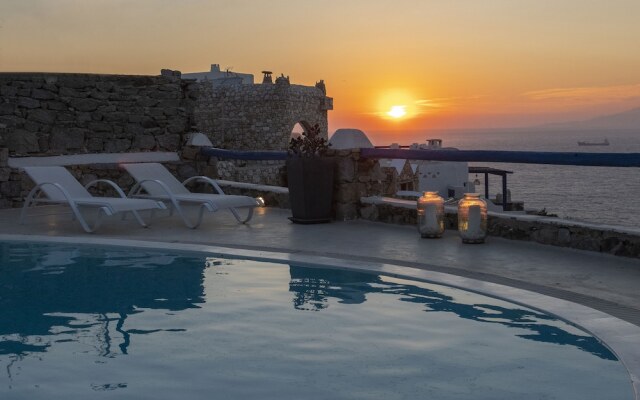 Serene Villa by Stylish Stays