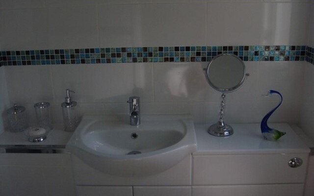 Cross Street Guesthouse & B & B