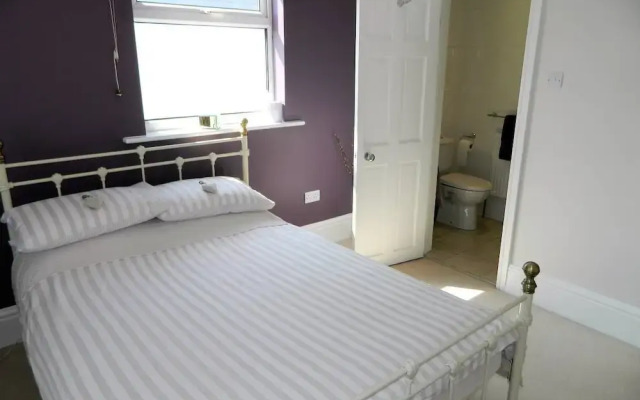 Period Home - Charming Features - 1 Mile From Hoe