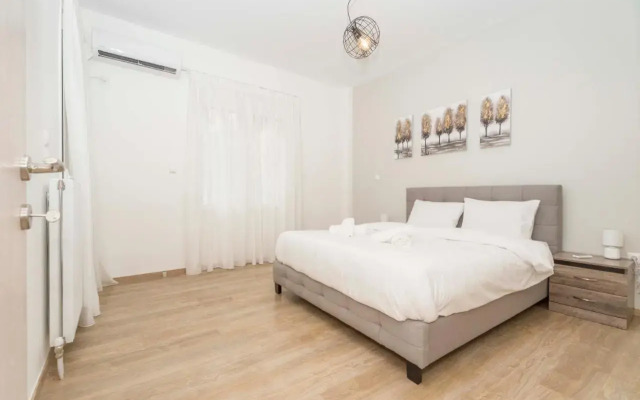 Modern flat in Central Athens #4