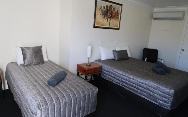 Charleville Waltzing Matilda Motor Inn
