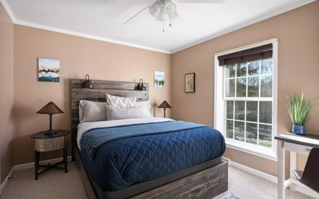 Industrial Chic Catskills All-season Getaway