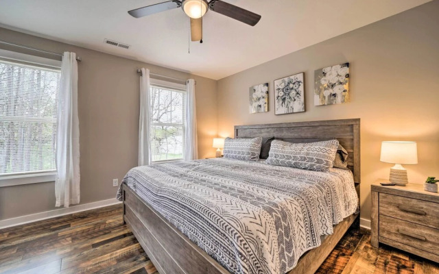 Asheville Area Hideaway w/ Hot Tub + Deck!