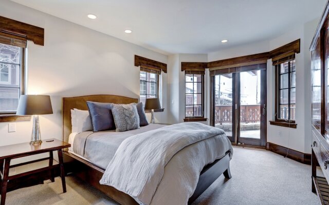 Luxury Mountainside 5BR Chalet in Vail Village by RedAwning