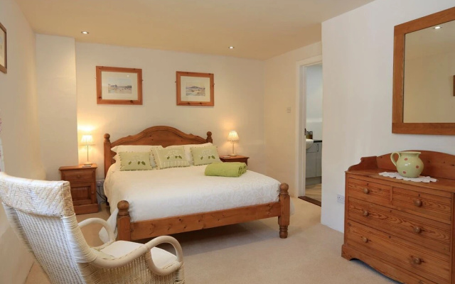 Easton Court - Large Character Barn Near Salcombe