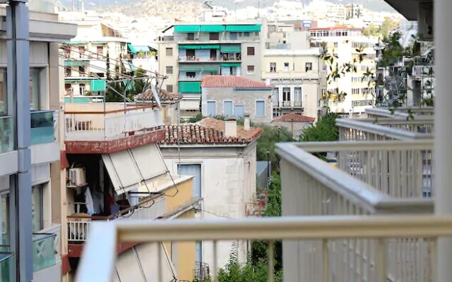 Stylish Flat Under Acropolis