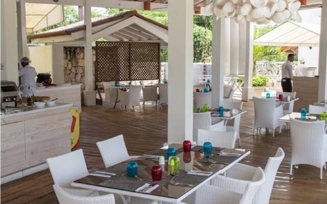 Pool view apartment ideal families 08