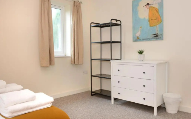 City centre 4 bedroom town house with parking