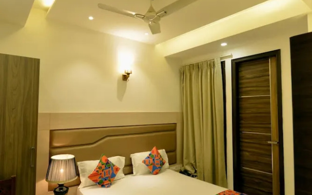 Oyo 11367 Hotel Yellow