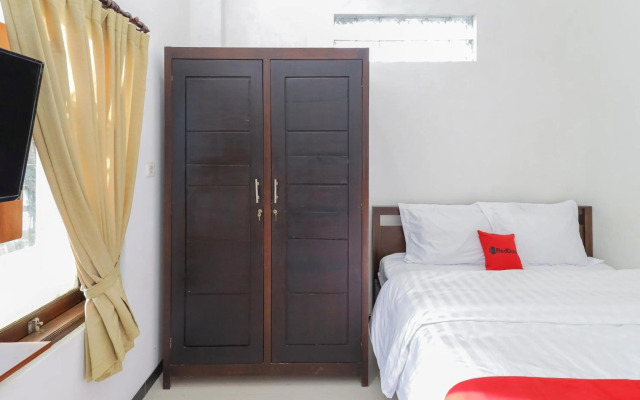 RedDoorz Syariah near Universitas Jember