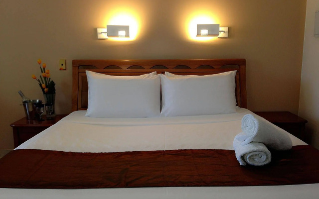 Novena Palms Motel