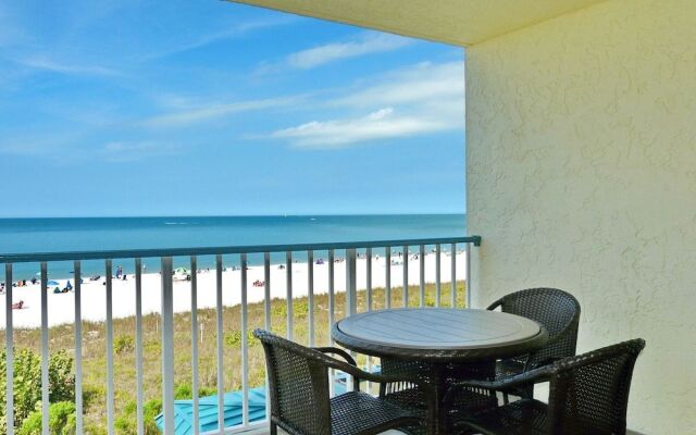 Luxurious Beachfront Condo With Glorious Ocean Views
