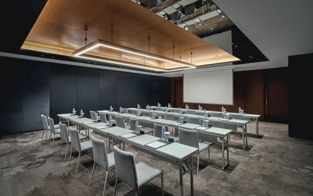 Hualuxe Chongqing Wushan by IHG
