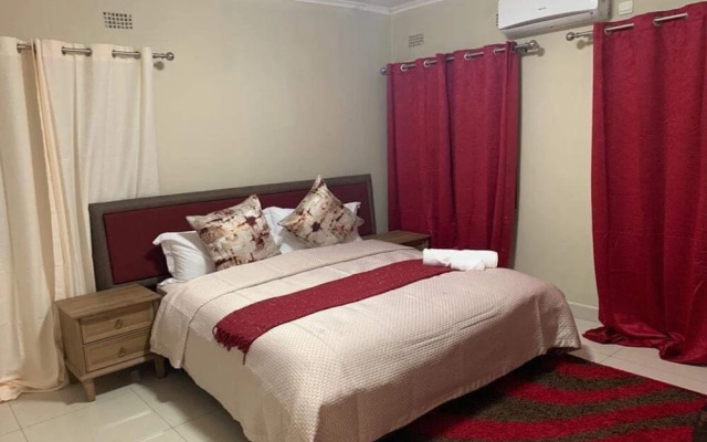 Executive 3 Bedrooms Fully Furnished Apartment Close to Amenities