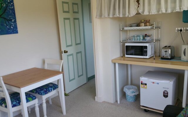 Birdhouse Cottage B&B