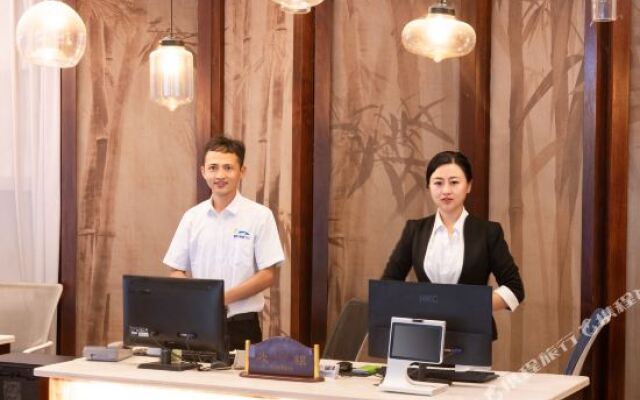Sanya Summer Coast Beauty Stay