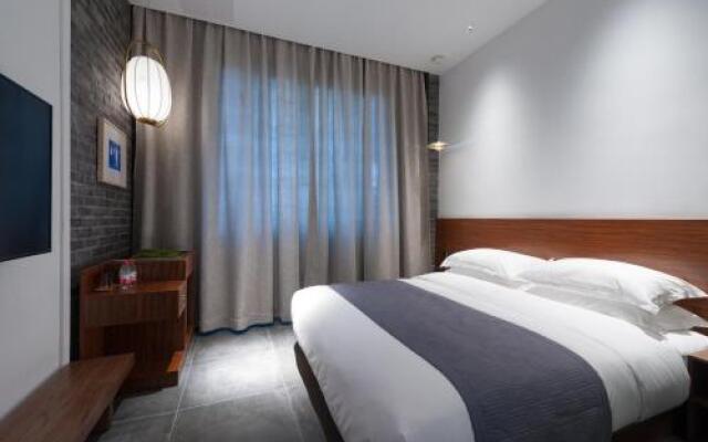 Moment Inn