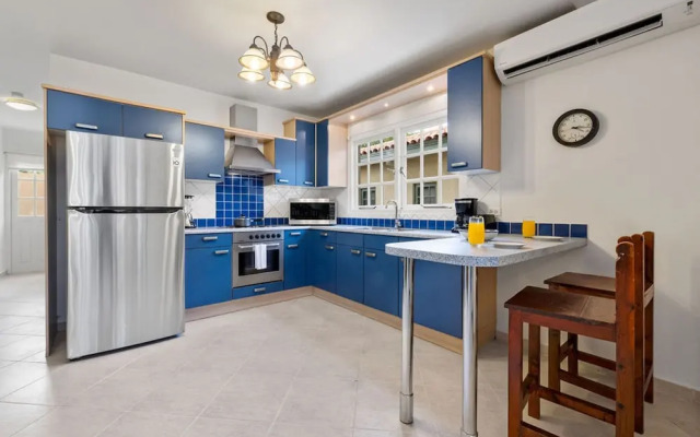 3BR Town Home in Gated Community Palm Beach