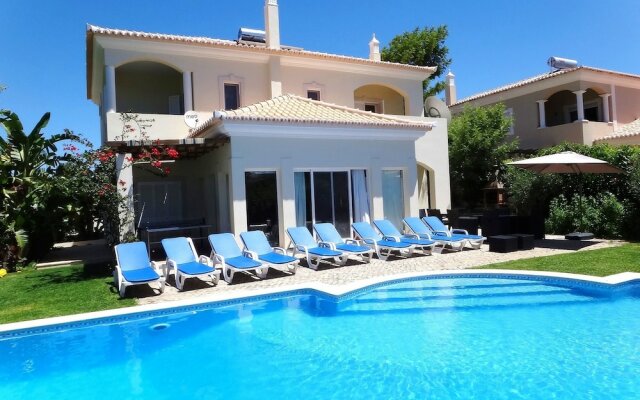 Outstanding Villa Very Well Located Near The Beach
