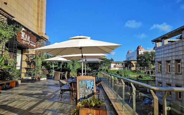 Ramada Plaza Dongxing City Center