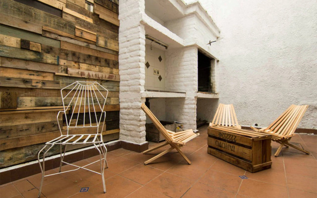 MedioMundo Hostel