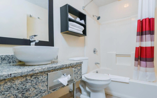 Red Roof Inn PLUS+ & Suites Guilford