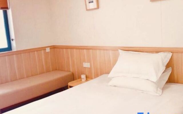 Qixia Hotel (Oriental Hospital Dongchang Road Subway Station)
