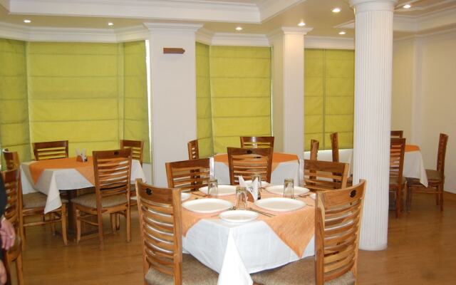 OYO 1636 Hotel Rahat Regency