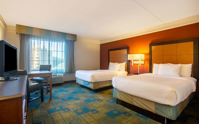 La Quinta Inn & Suites by Wyndham Charlotte Airport South