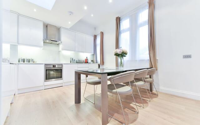 NEW Sleek and Smart 2BD Flat in Fulham/Chelsea