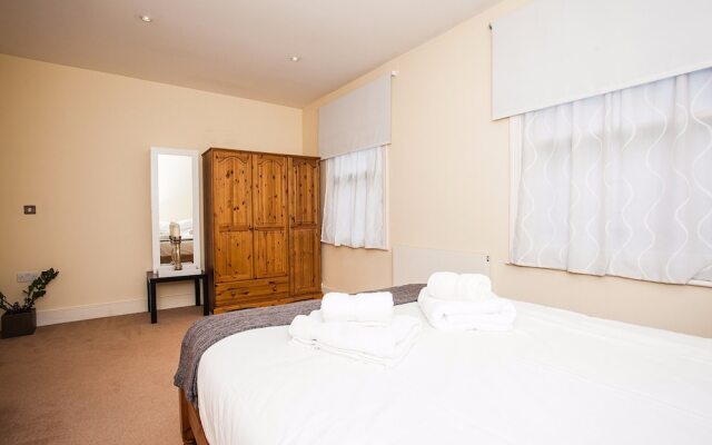 Modern & Spacious Home on Old Kent Road
