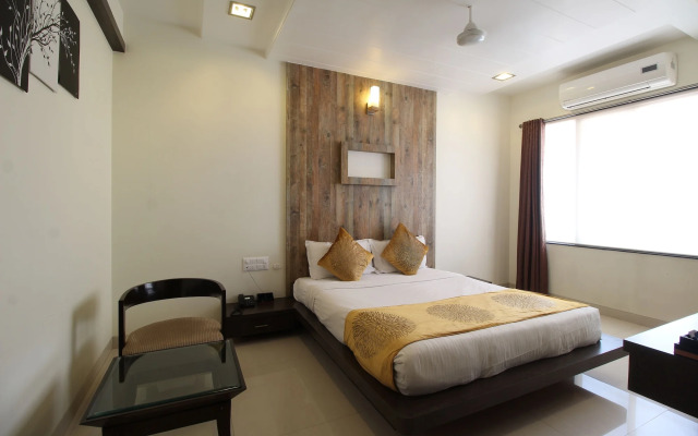 Marigold- Newly Renovated Hotel