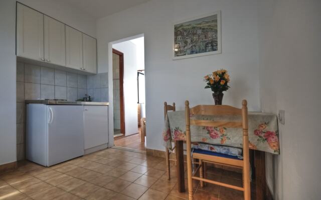 Studio Apartments Teuta & Agron