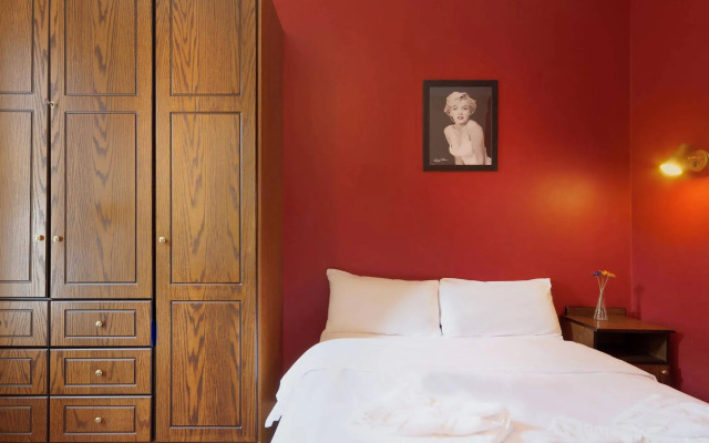 Marilyn Mansion