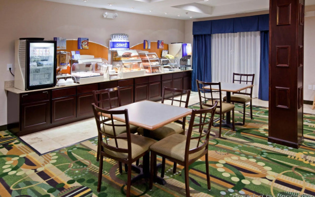Holiday Inn Express & Suites Shelbyville Indianapolis by IHG