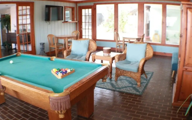 Pelican Bay Resort