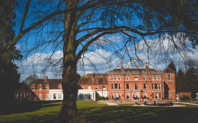 Oakley Hall Hotel