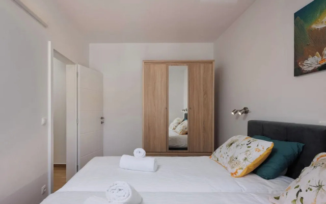 Seafront Apartment Nana 2